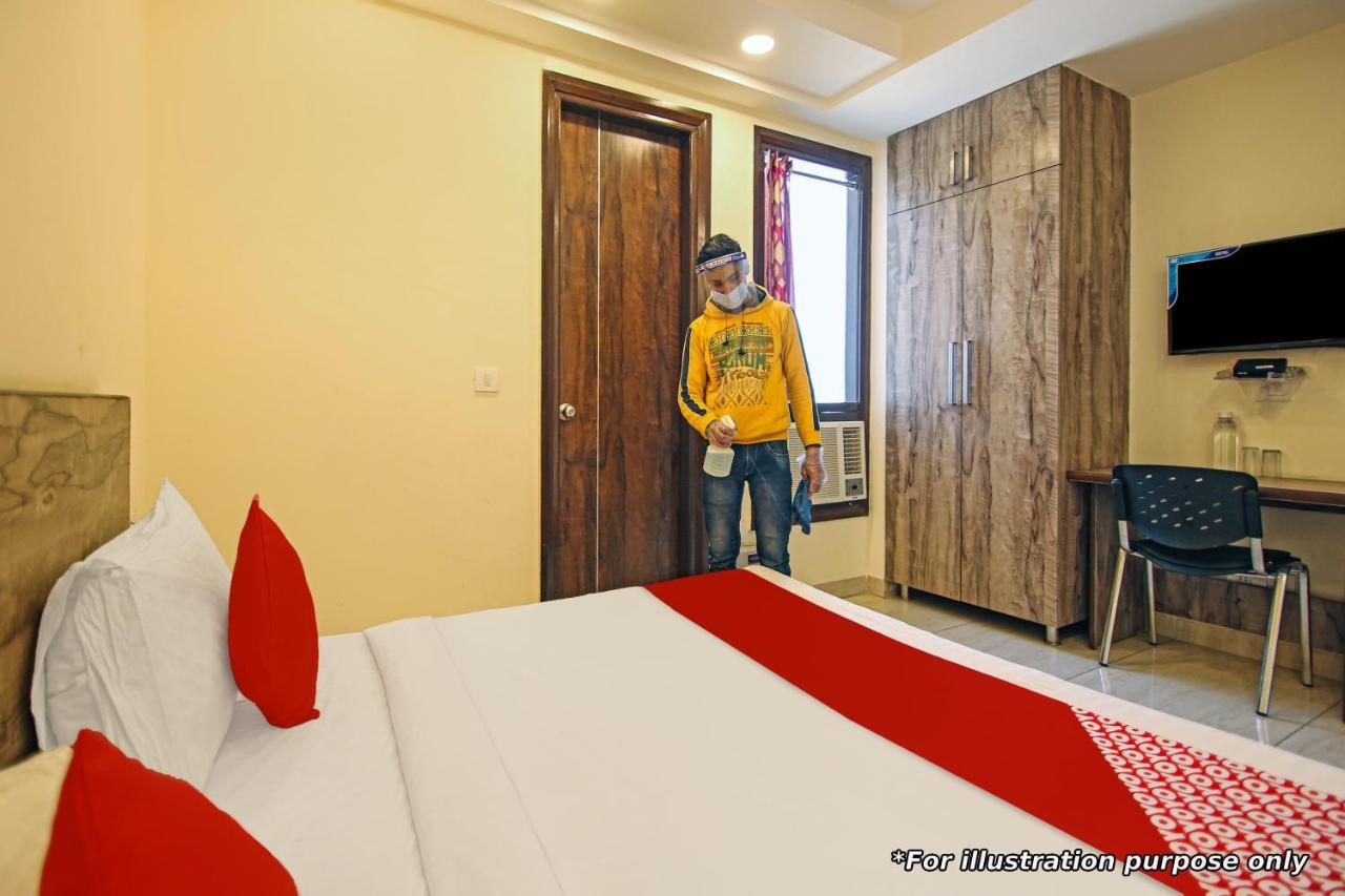 Super Hotel O Hotel Gold Star Nuova Delhi Esterno foto