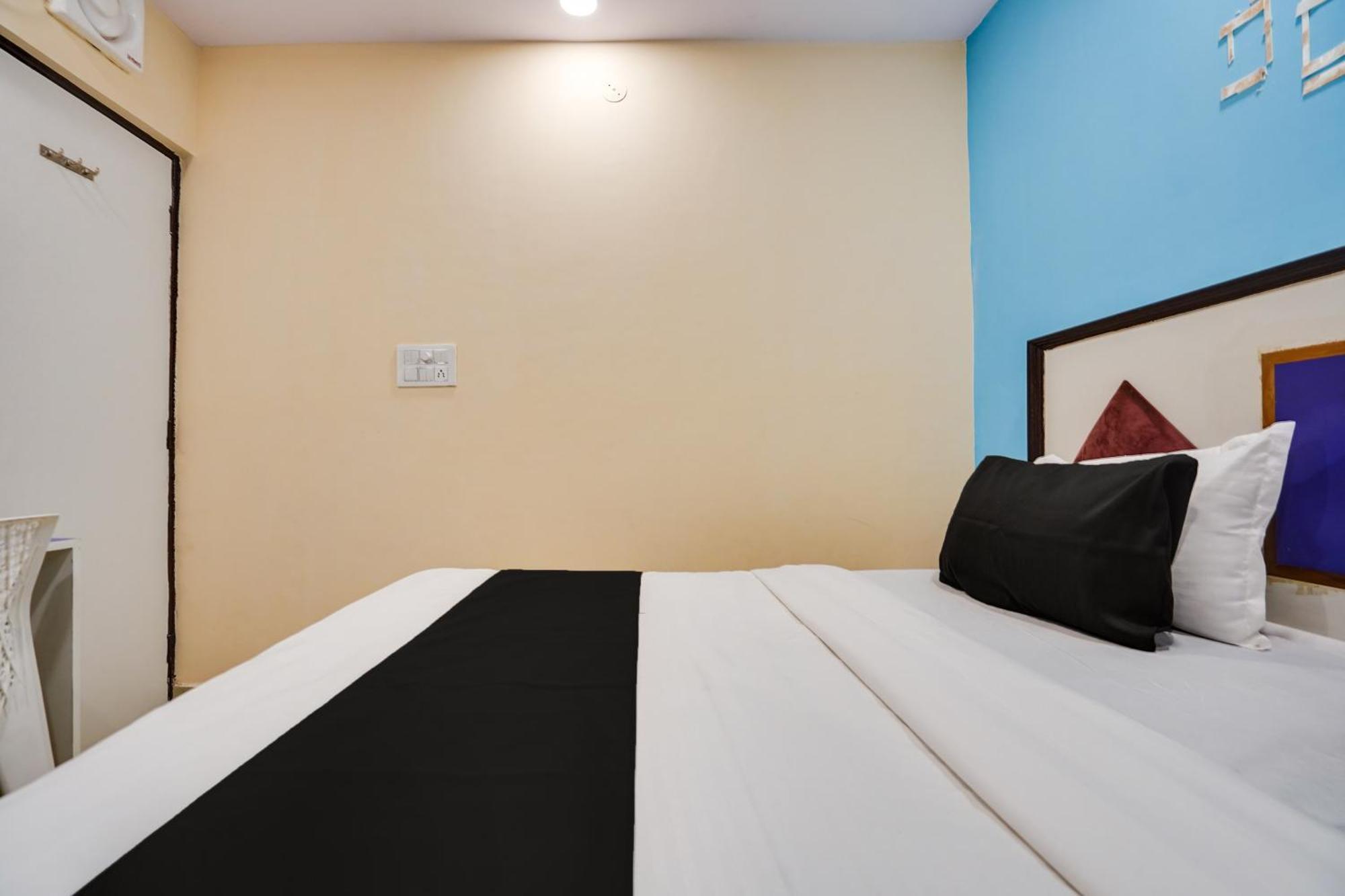 Super Hotel O Hotel Gold Star Nuova Delhi Esterno foto