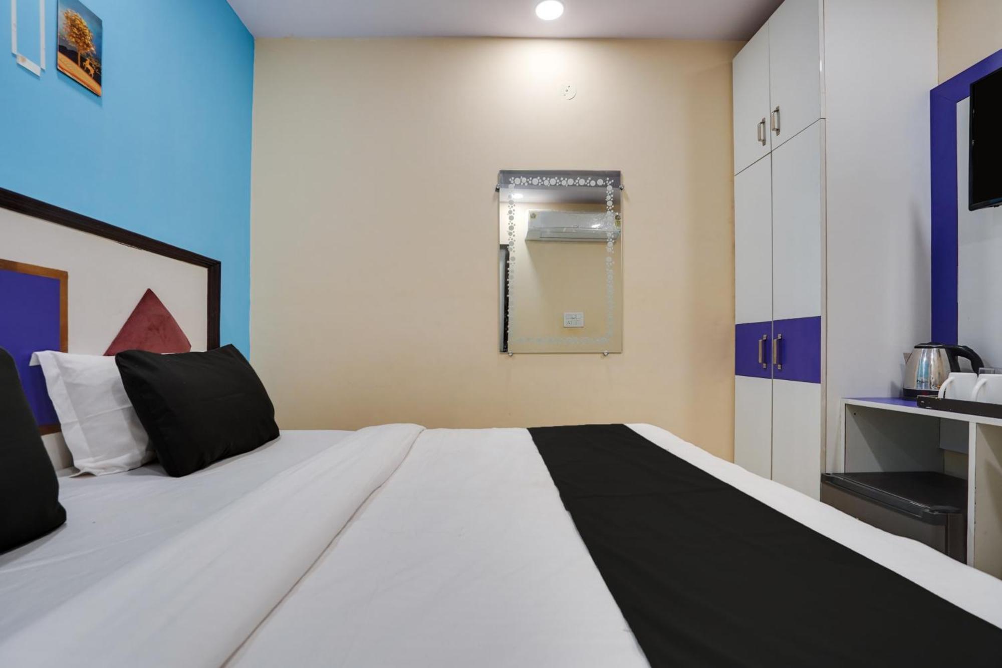 Super Hotel O Hotel Gold Star Nuova Delhi Esterno foto