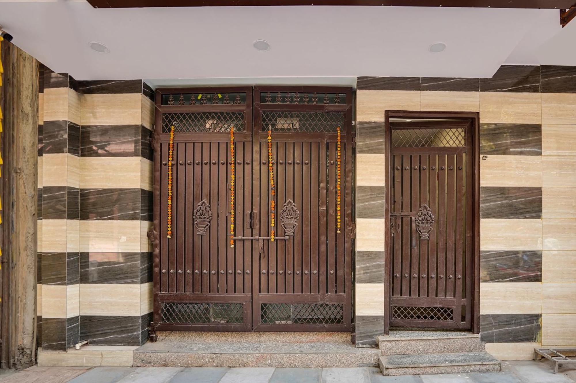 Super Hotel O Hotel Gold Star Nuova Delhi Esterno foto