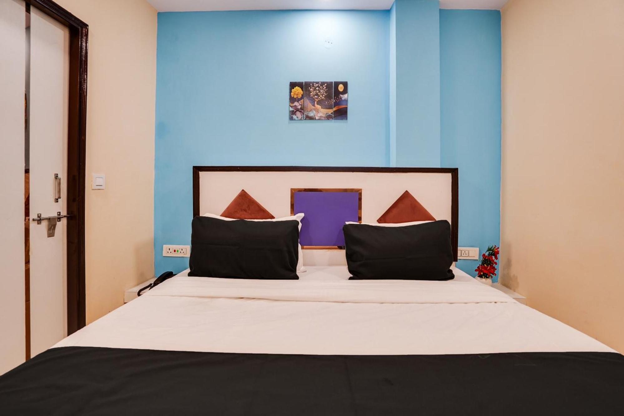 Super Hotel O Hotel Gold Star Nuova Delhi Esterno foto