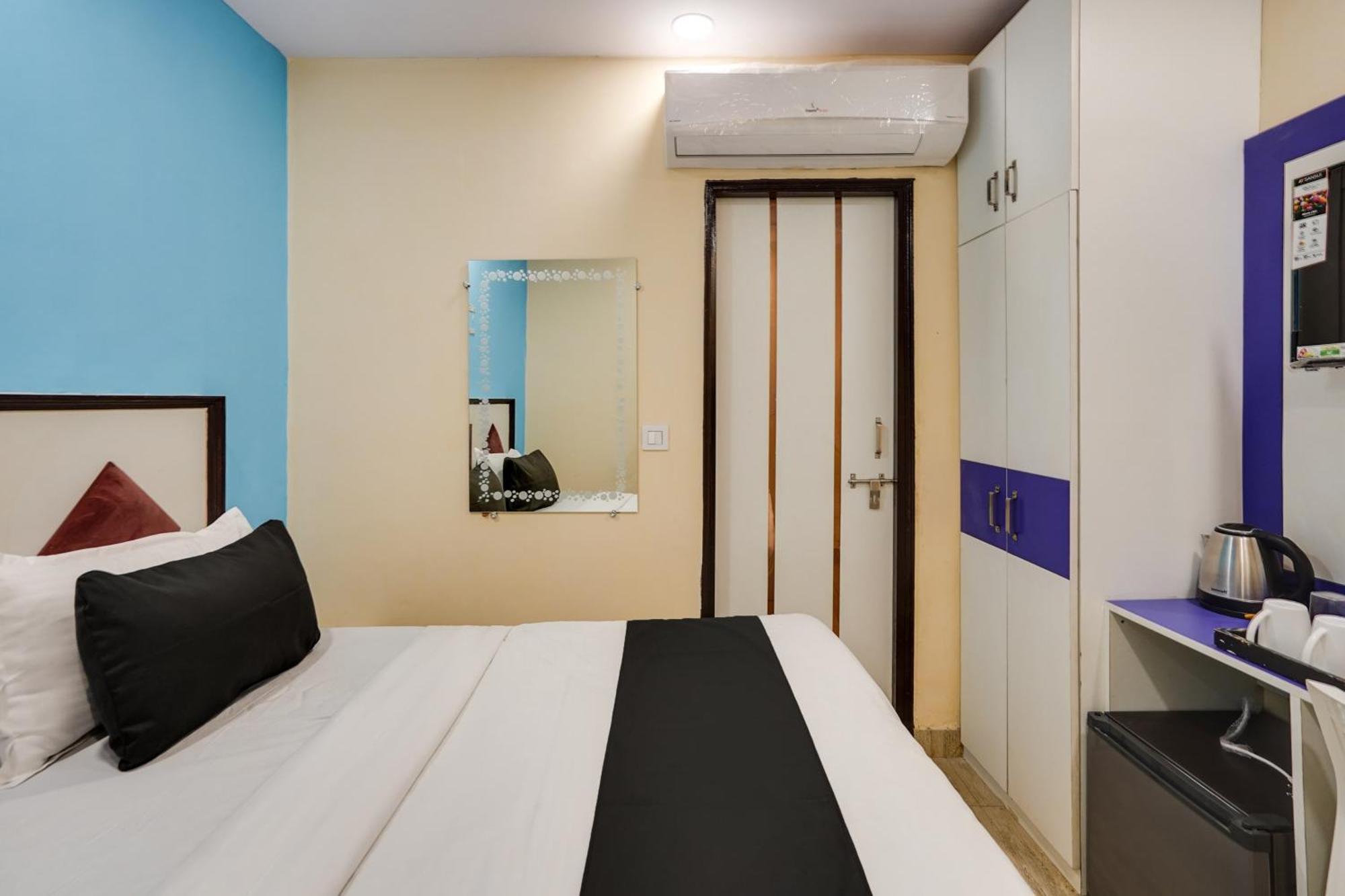 Super Hotel O Hotel Gold Star Nuova Delhi Esterno foto